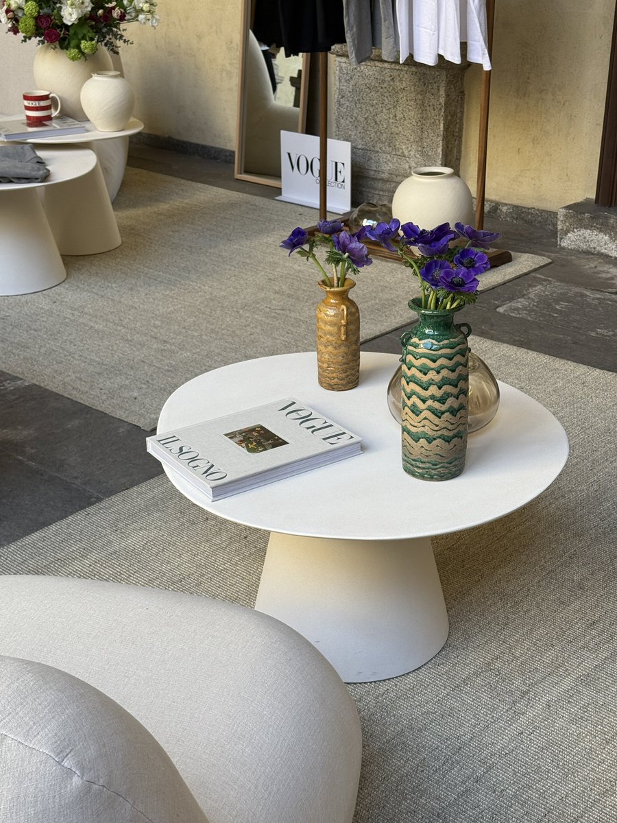 byeoljoo98's tweet photo. #MilanDesignWeek ☕️🫶🏻 https://t.co/PRDAgvoeZ9