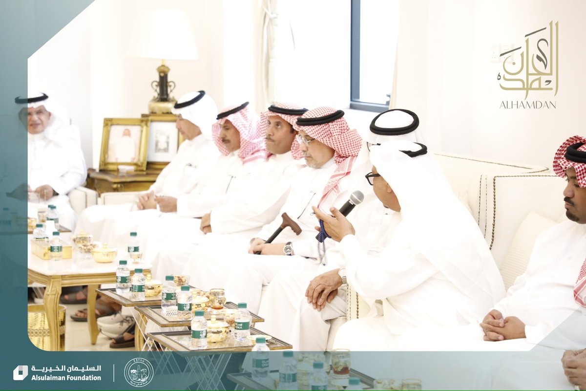 AlsulaimanFDN's tweet photo. المحطة الثانية في لقاء #عائلة_الحمدان 
بدأت بتناول وجبة الغدا بضيافة الوجيه نزار الحركان للعائلة في ديوانيته العامرة ، بحضور وجهاء عنيزة وأعيان العائلة في اجواء مليئة بالمودة و البهجة 

#السليمان_الخيرية https://t.co/toc2XqG3i1