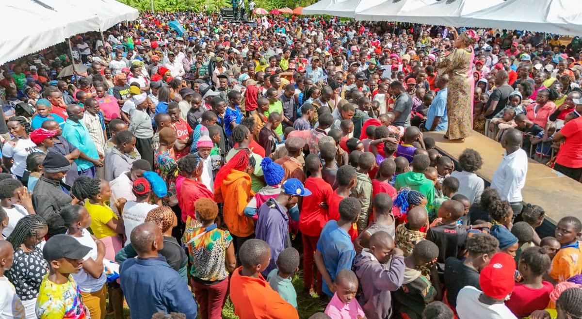 WanguiNgirici's tweet photo. Our Lord instructs us to give thanks in every situation and at all times. Thank you so much the great people of Kirinyaga Central for joining me, in today’s thanksgiving ceremony.
#Forever_thankful
#Kirinyaga_Central https://t.co/pRPOO07bR9