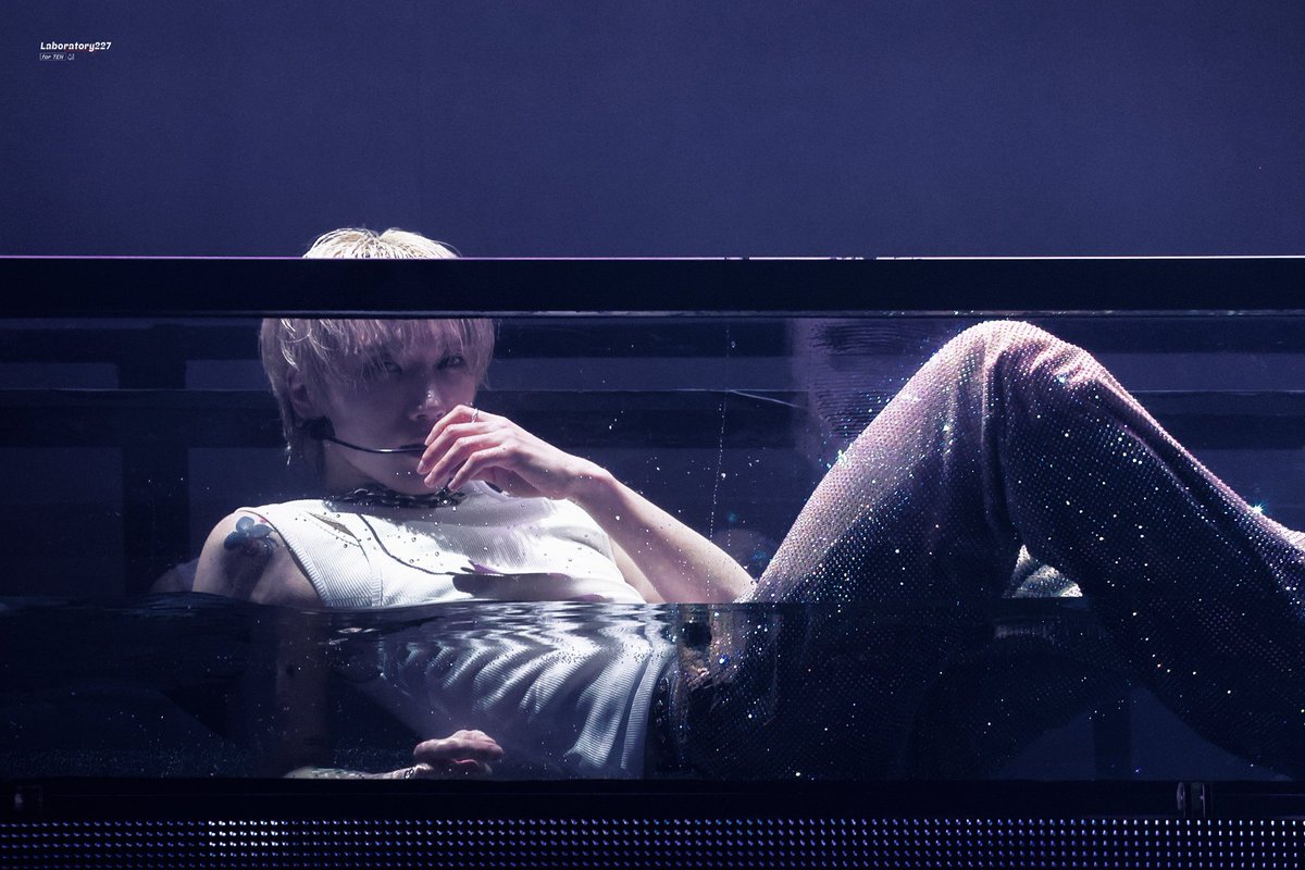 수조에 들어가서 젖어버리면 뒷곡은 어떡하냐 이랬는데 맨 뒷섹션으로 빼서 하고 싶은 것과 지켜야하는 것 모두 해냄 ... 난 감다살이라는 말 말곤 할 수가 없는거야