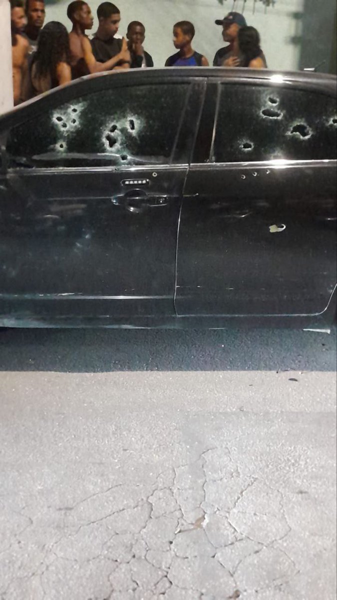 historia3000's tweet photo. Wendel(Leitão) assassinado na rua f bairro da Posse em Nova Iguaçu. https://t.co/HKk5CKg1gN
