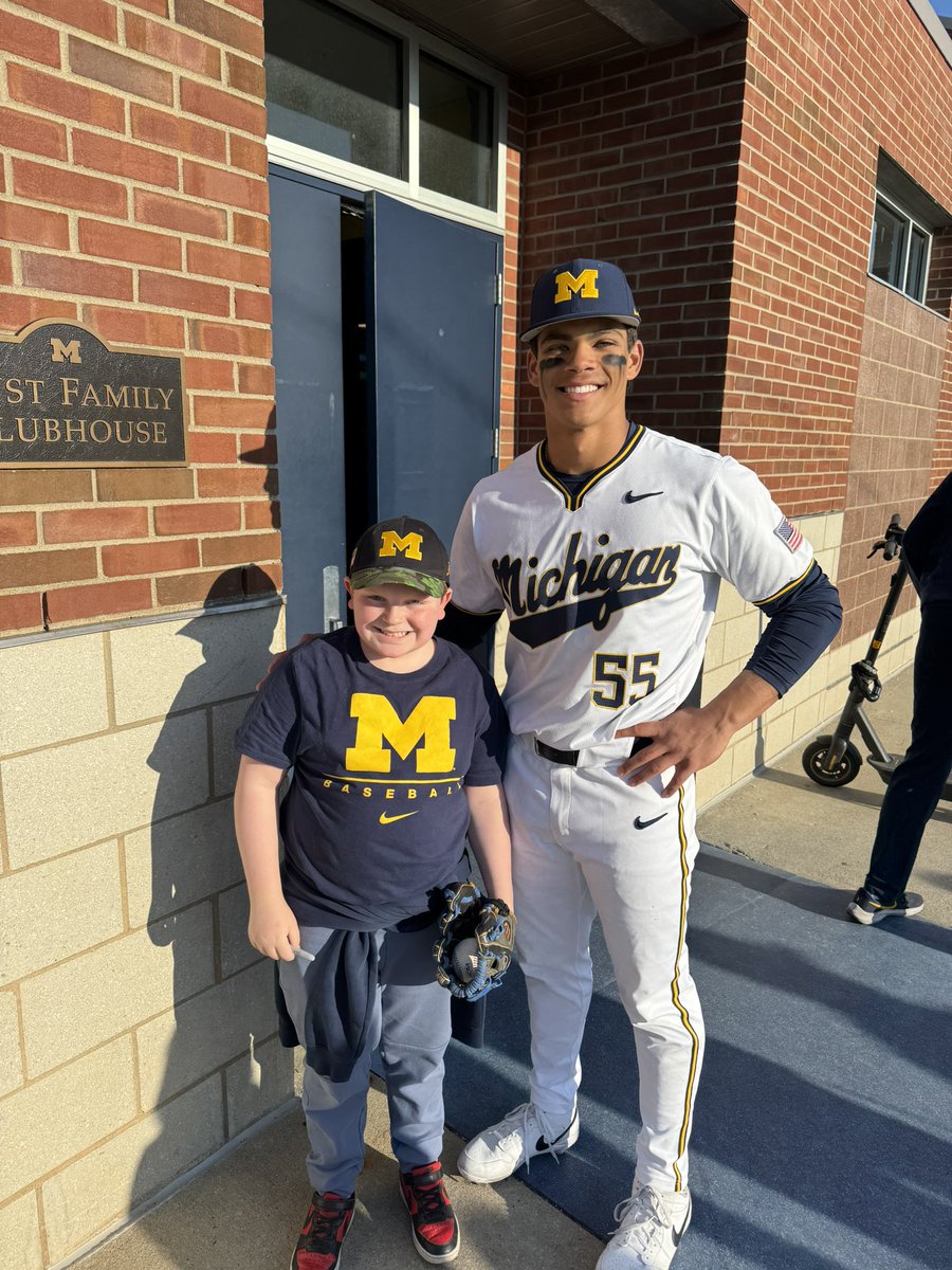 BrockGrayD's tweet photo. What a great day Friday getting to watch the Wolverines win! Thanks Uncle @TracyJSmith13 I got see my heroes! Always the best time ever with @1Mvvoit  and #Will! #GoBlue https://t.co/Mu5aOOPqsI