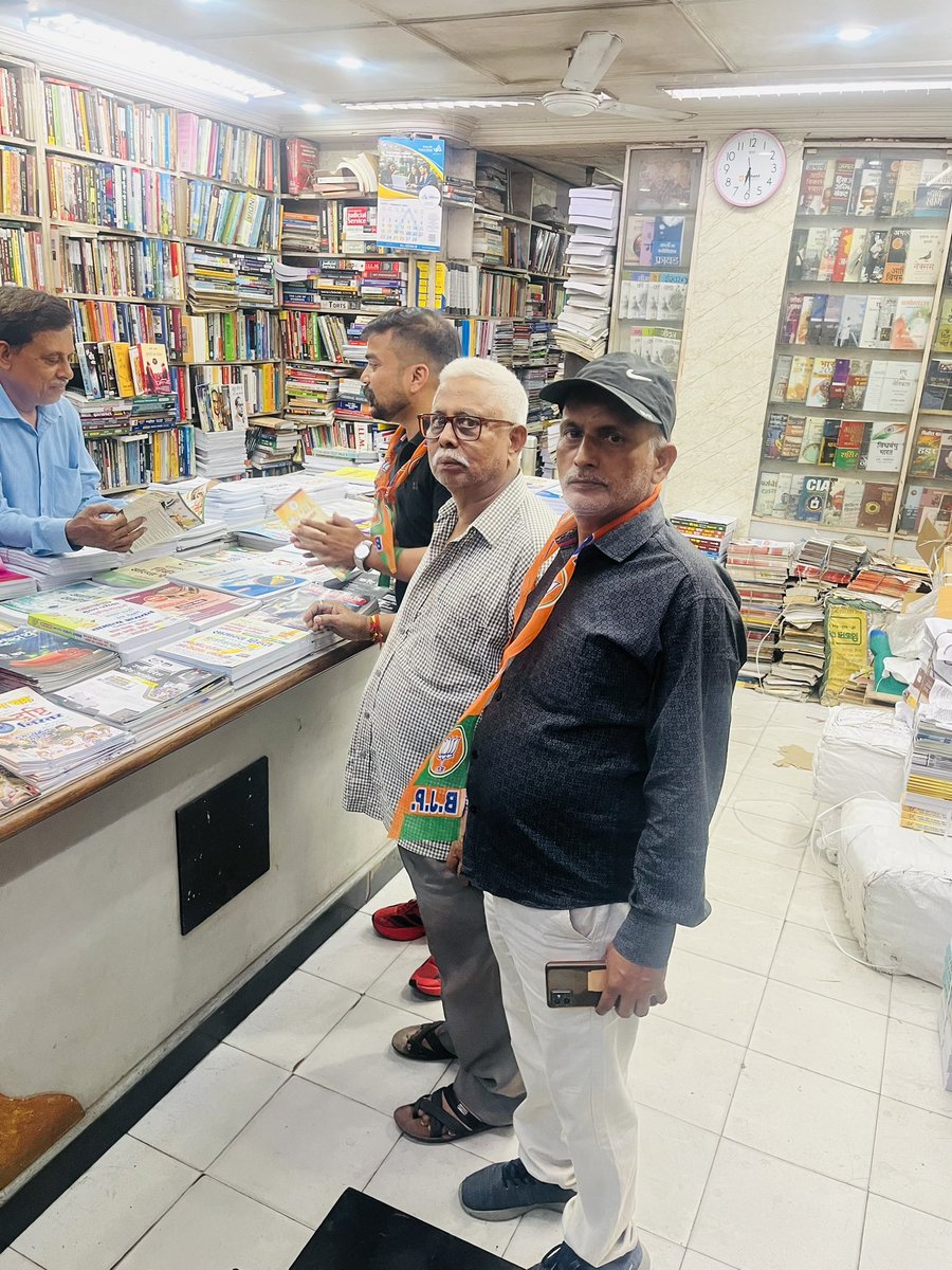 AmanKatra's tweet photo. सेवा, सुरक्षा और सुशासन की नीति के 08 वर्ष पूर्ण होने के उपलक्ष्य में विशविद्यालय मंडल के स्थानीय लोगों से घर - घर जनसंपर्क कर भाजपा सरकार की लोक कल्याणकारी योजनाओं एवं विभिन्न उपलब्धियों से अवगत कराया..

अमन केसरवानी 
(अमन कटरा)
अध्यक्ष विशविद्यालय मंडल
भाजयुमो महानगर प्रयागराज https://t.co/CcANJGGlAp