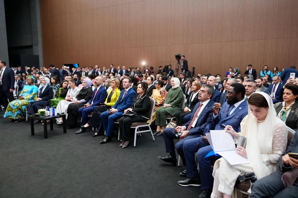 📍 Antalya/ 4. Antalya Diplomasi Forumu

Bu yıl 4’üncüsü düzenlenen ve yıllar içinde anlamlı bir kurumsal hafızaya dönüşen Antalya Diplomasi Forumu’nda, “Ayrışan Dünyada Geleceği İnşa Etmek: Eğitimin Dönüştürücü Gücü” konulu panele iştirak ettik.

Devlet ve hükûmet başkanlarının