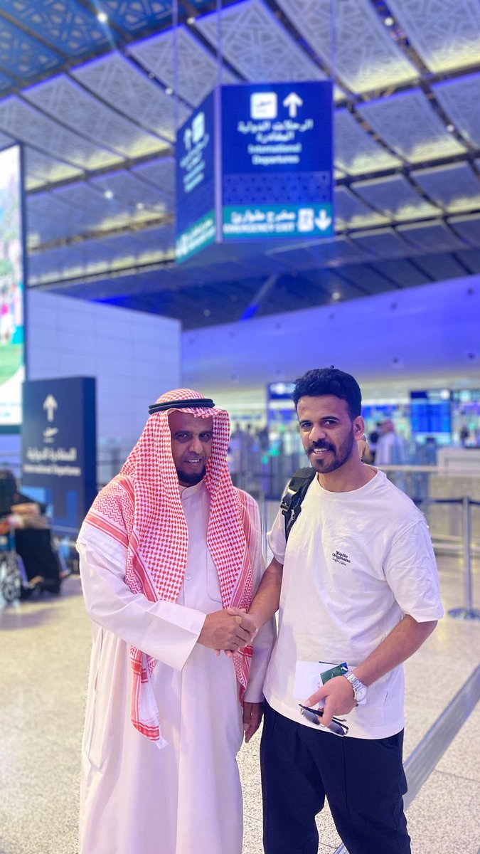 Aboabdurhman98's tweet photo. استودعك الله الذي لاتضيع ودائعه ابني الغالي عبدالله متمنياً لك رحله دراسيه سعيده وتعود قريباً لارض الوطن 🇸🇦سالماً غانماًحاملاًاعلى درجات التفوق كعادتك لتساهم في تنمية هذا الوطن الغالي وتخدم الدين والمليك والوطن 💐🌹 https://t.co/p6CuSEqCDl