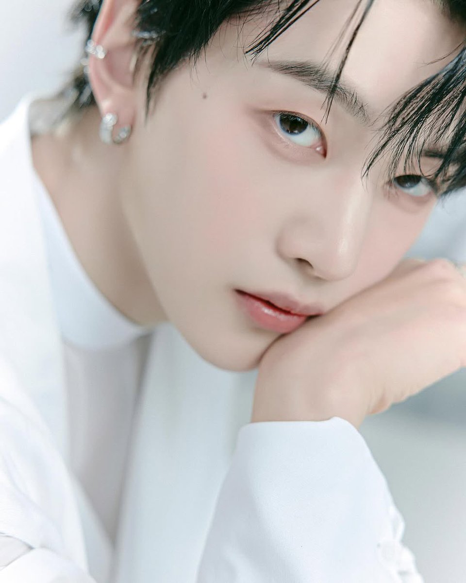 d4isym3lodyy's tweet photo. 𝙑𝙤𝙮𝙚𝙯-𝙫𝙤𝙪𝙨 𝙪𝙣 𝙖𝙣𝙜𝙚 ? 🪽 

 —  #PROMNIGHT_VCS ☆ https://t.co/OpTV5Aj1qu