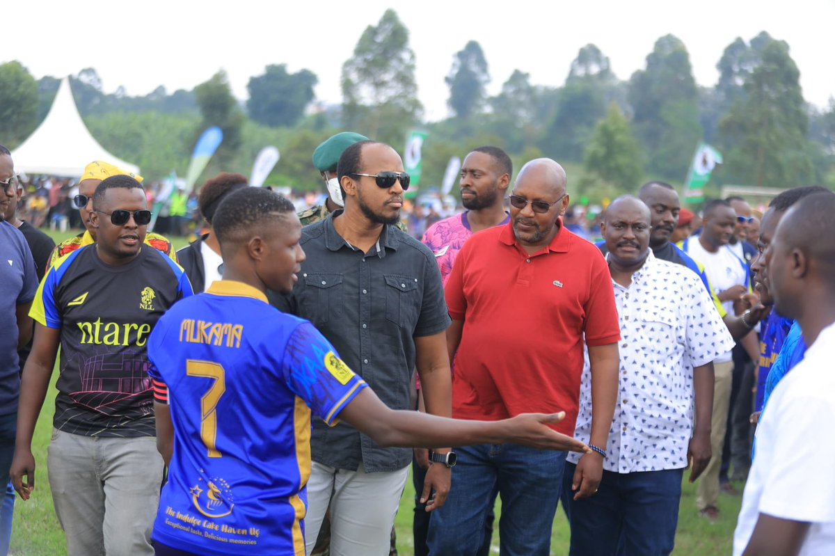 His Majesty <a href="/KingOyoOfficial/">His Majesty King Oyo of Tooro Kingdom</a> inspecting teams, ensuring everything is in place for a fair and fiery showdown. The stage is set!

#Road2FortPortal