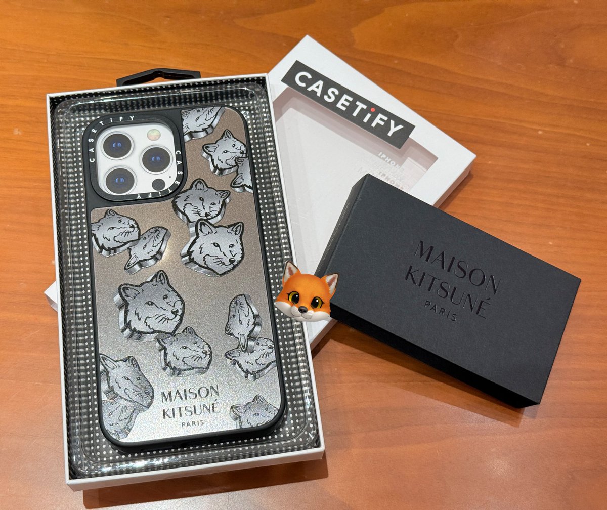 #ส่งต่อเคส iPhone 15 pro max Maison Kitsune มี MagSafe ใช้งานไม่บ่อยค่ะ 
ส่งต่อราคา 2,600 บาท *ต่อรองราคาได้ค่ะ 😍
(จากราคา 3,800 บาทนะคะ ) ซื้อจากช็อปเมซงคิสซึเนะ ของแท้ 100% #เคสโทรศัพท์ #iPhone15promax #ขายเคส