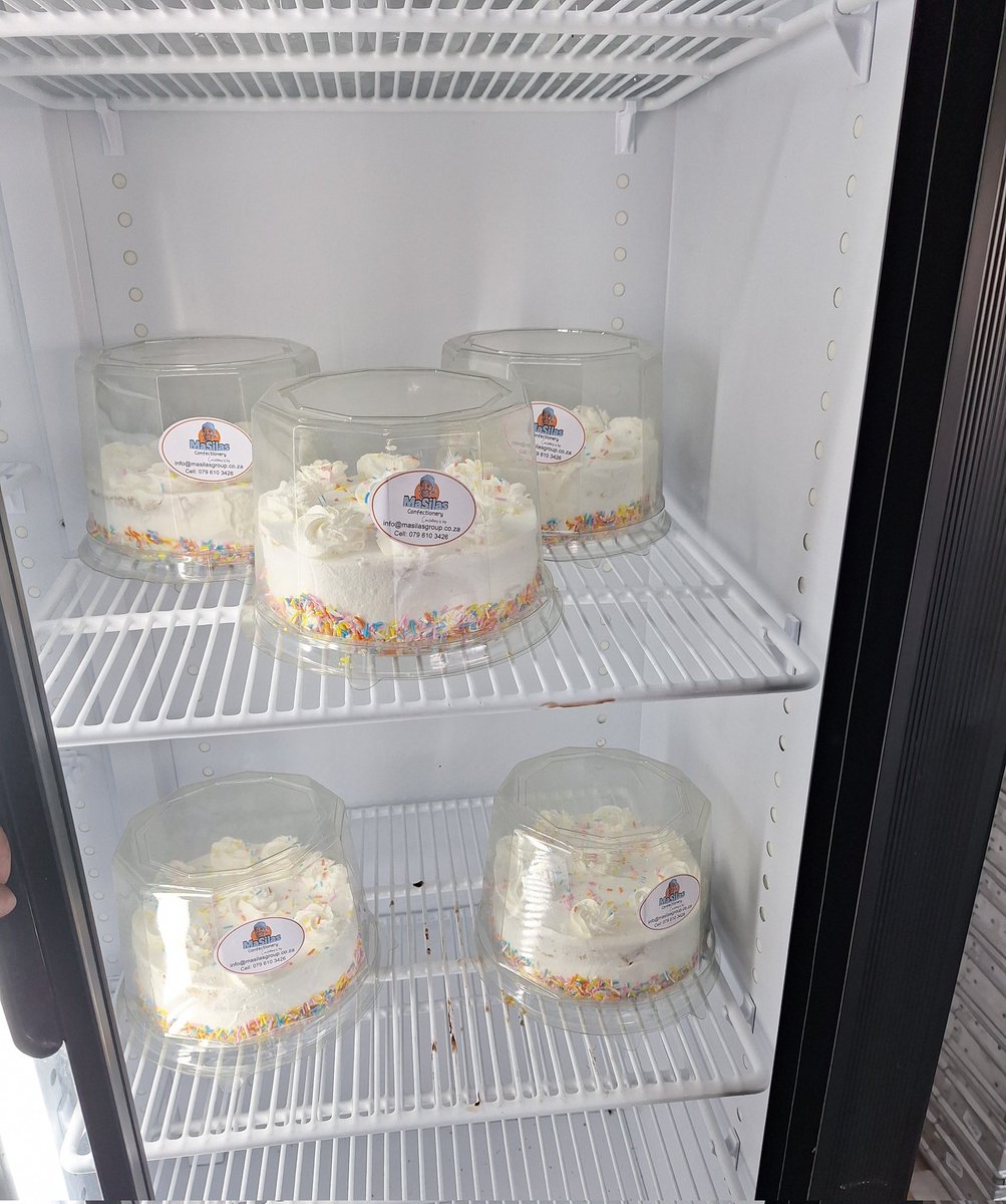 lebzale's tweet photo. Budget Cakes.
#VukaSiyophandaBlackChild https://t.co/BAlhsjy3Kg