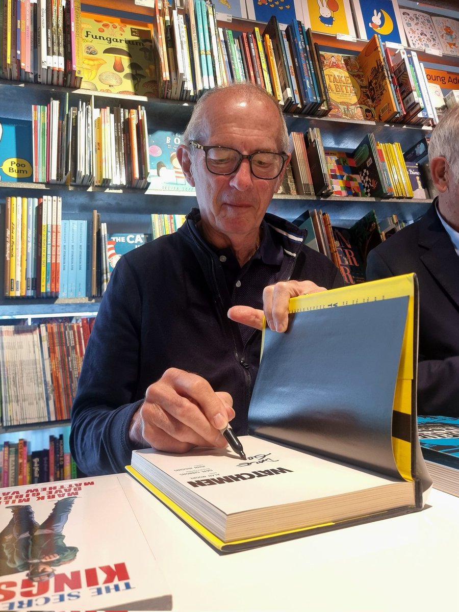 2000adSouthern's tweet image. The Rogue Trooper signing at @GoshComics with @davegibbons90 & @gerryfinleyday was excellent.
Lots of items signed, and a few sketches here and there!