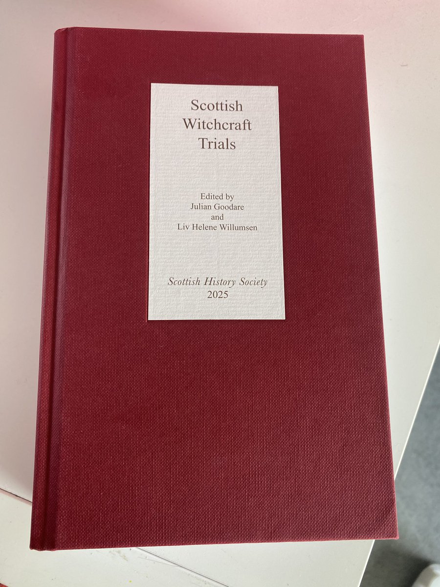 ScottishHistSoc's tweet image. The magic of witchcraft! ✨ 🧙🏻‍♀️ 🧙‍♂️ 

Our latest volume is now VERY nearly sold out in the UK, Europe &amp;amp; USA 👀 ⏱️

Only members are guaranteed to receive our trademark cloth-bound editions… but non-members can still order regular volumes via our publishers @boydellbrewer