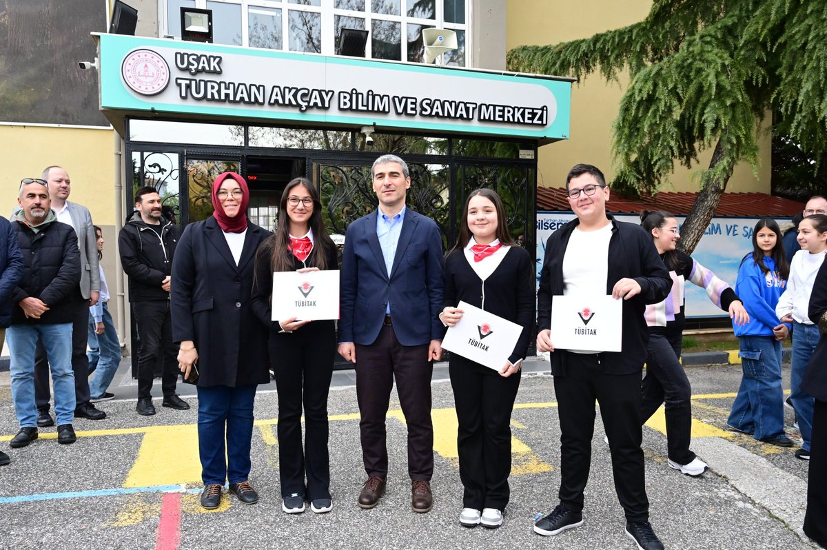 Ayrıca Valimiz Sayın Dr. Naci AKTAŞ,
🔹 56. TÜBİTAK Lise Öğrencileri Araştırma Projeleri ve 19. TÜBİTAK Ortaokul Öğrencileri Araştırma Projeleri Bölge Finali ile
🌍 Uluslararası Caribou Matematik Yarışması’nda derece alan öğrencilerimizi tebrik ederek, sertifikalarını takdim etti