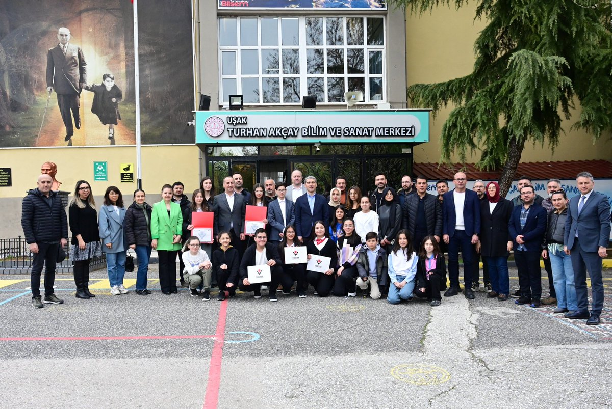 Valimiz Sayın Dr. Naci AKTAŞ’a katkılarından dolayı şükranlarımızı sunar; Turhan Akçay Bilim ve Sanat Merkezi yöneticileri ile öğretmenlerini başarılarından dolayı tebrik eder, emeği geçen herkese teşekkür ederiz.