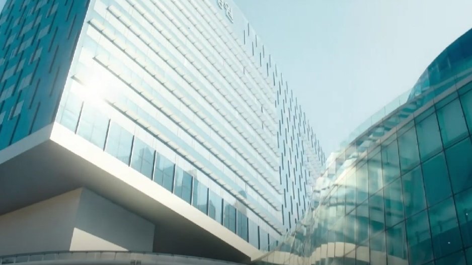 midobirb's tweet photo. just wondering how rich ahn jeongwon’s family is bcs what do you mean his family owns the YULJE MEDICAL CENTER??? both the jongno branch and the main branch look this fancy like OMG 🤯

#ResidentPlaybookEp1 https://t.co/561SE0tz4V