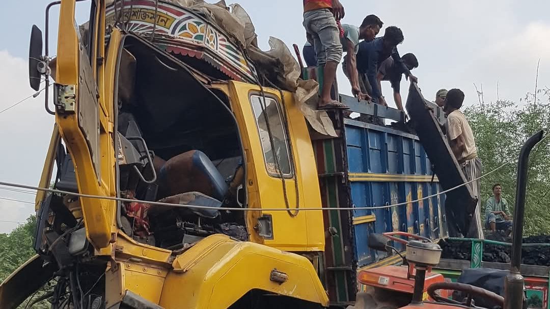 কুমিল্লা-সিলেট মহাসড়কের কসবায় বাস-ট্রাক মুখোমুখির সংঘর্ষে নিহত -০২