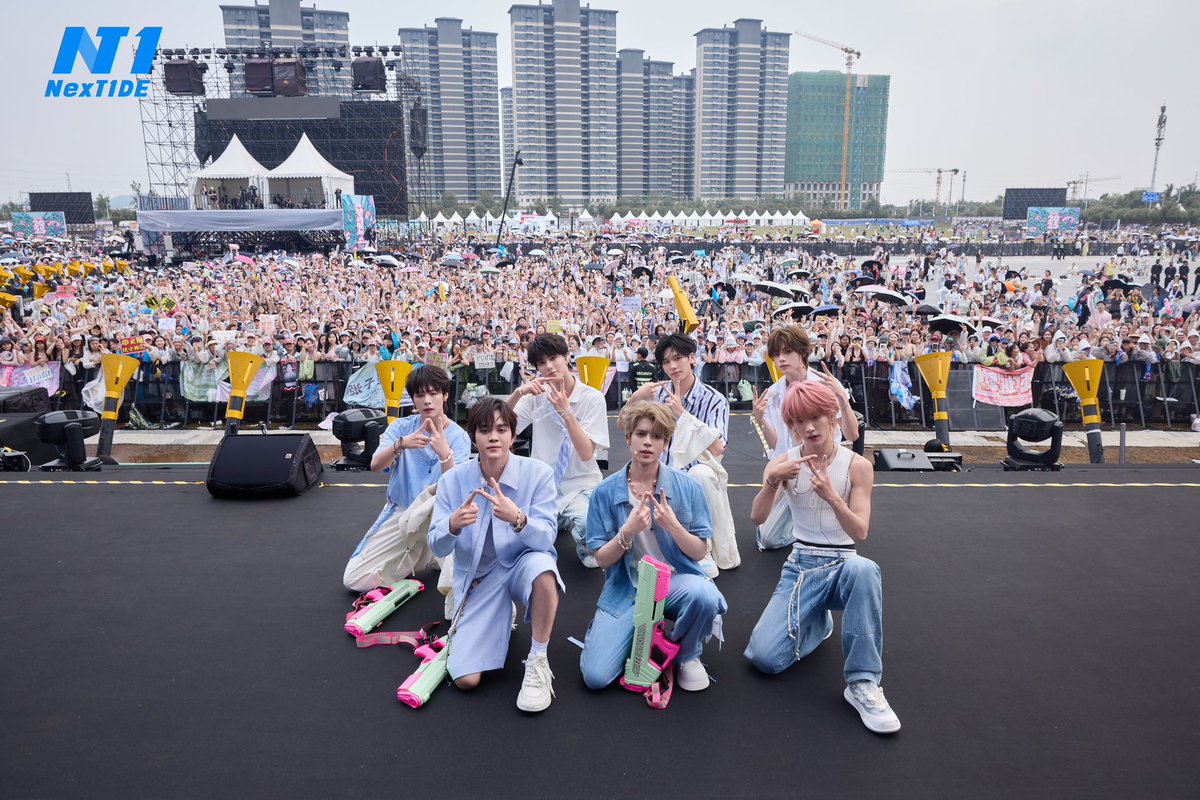 NexT1DEofficial's tweet photo. 🎉NexT1DE's first music festival <WATERBOMB HAINAN> has officially wrapped up!
Thank you for the enthusiastic support of every fan！
Stay safe on your journey home, we’ll see you again on stage soon✨
#NexT1DE #NexT1DExWATERBOMB https://t.co/LqLMtd6Smr