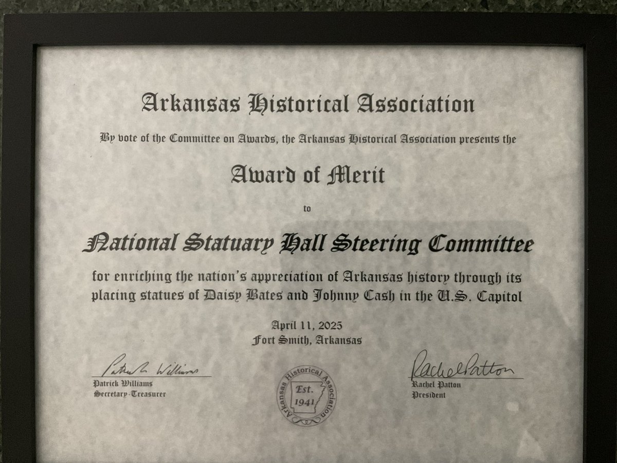 shanebroadway's tweet photo. Thank you to @arhistorical for awarding the Award of Merit to the National Statuary Hall Steering Committee for our work to install the statues of #DaisyBates & @JohnnyCash in the @uscapitol! I was honored to accept the award on the committees behalf last night in Fort Smith. https://t.co/G9UFv7FiDI