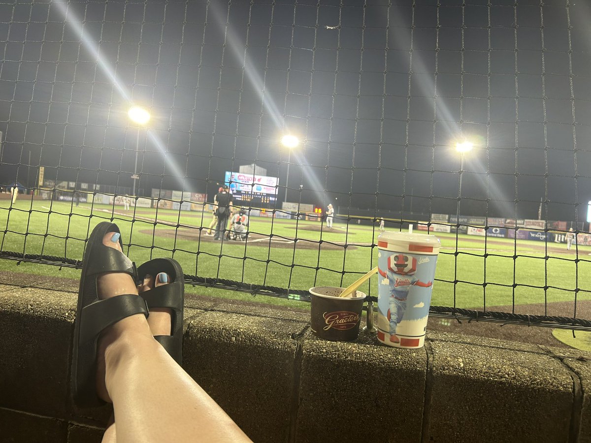 BareFootBabeee's tweet photo. Who’s ready for summer nights at the ballparks?! 🙋🏼‍♀️👀 https://t.co/ynnyxpYHhy