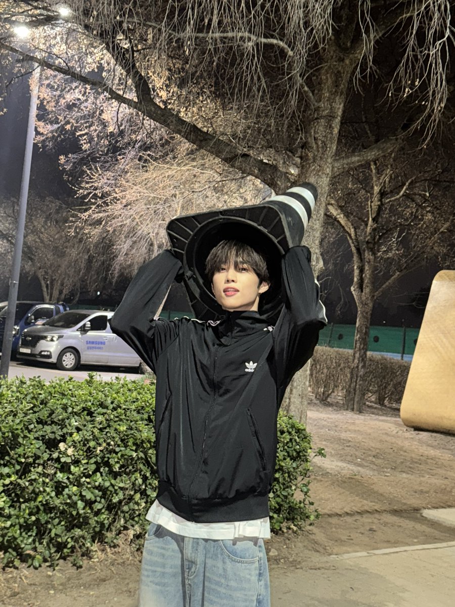 THEBOYZ_officl's tweet image. [📸] 내 짝 내 애인 내 달링

youtu.be/aVXfwiSXvX0 

#THEBOYZ #더보이즈
#SUNWOO #선우