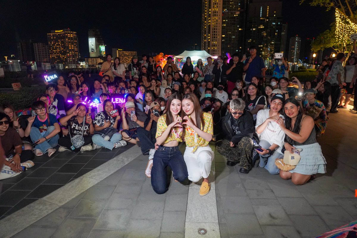 LenaMiu_CH3's tweet photo. ขอบคุณแฟน ๆ ที่มาให้กำลังใจ #ลีน่าหมิว ในวันนี้นะคะ เดินทางกลับโดยสวัสดิภาพนะทุกคน 🦋🐻

#LENAMIUxICONSIAM #LenaMiu https://t.co/vjRudKbHk7
