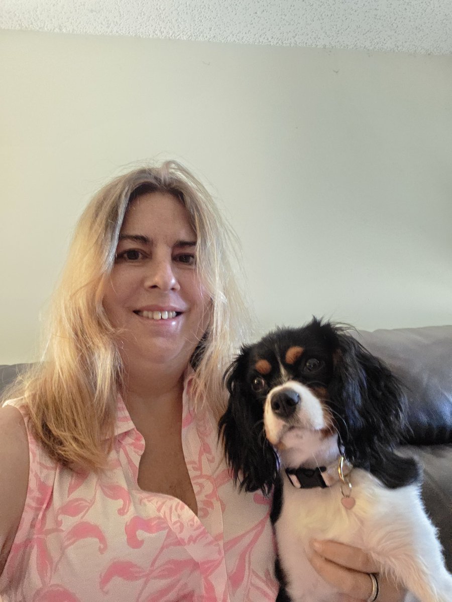 To the #MoonHourCommunity Daisy Mae and I wish you clear skies for tonight's #FullMoon!! Grab your cell phone camera or your telescopes and catch that #MoonHour and share it <a href="/MoonHourSocial/">#MoonHour™️Social</a> !!! Thanks!! Best Heidi #MoonHour 🌛