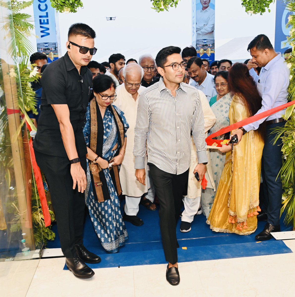 AITCofficial's tweet photo. After inaugurating the Jagannath Gupta Institute of Medical Sciences and Hospital in Sodepur, Hon’ble MP @abhishekaitc toured the facility and interacted with doctors and healthcare staff present there.

Catch a few special moments from the visit! https://t.co/uJyBGSHxXw