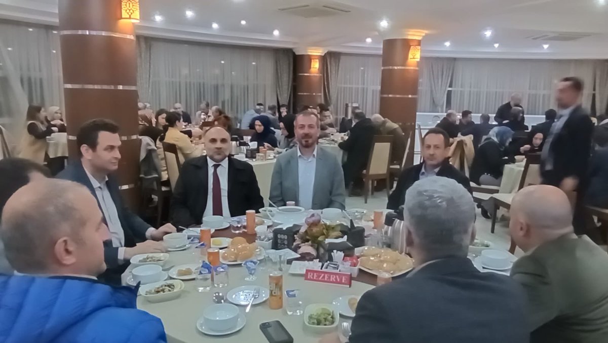 Görev Aylığı ile Emekli Aylığı Arası Makas Açılmıştır

Ek ödemeler, döner sermaye payı,ek dersler, seyyanen zam, sınav ücreti, uzman ve başöğretmen  ücretleri gibi kalemler emekli keseneğine dahil edilmediği için görev aylığı ile emekli aylığı arası makas giderek açılmıştır.