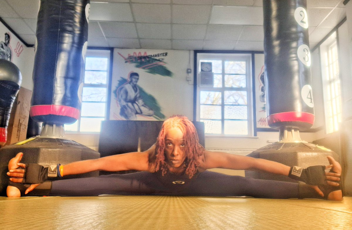 ClayreClayre4's tweet photo. STRETCH it OUT
Through the #HealingJourney of my #knee I've been able to #focus and #build on my #Stretching ... it's a #daily #exercise and always after a #workout 💪🏿
#StretchItOut #stretches #health is #wealth #healthyaging https://t.co/sE6dzIlAH6