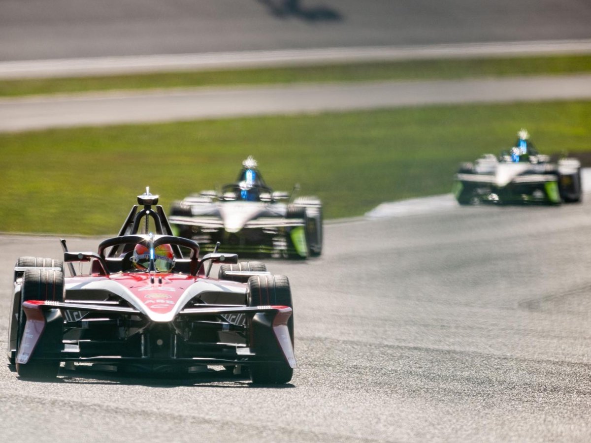 tech_mahindra's tweet photo. Touchdown in #Miami!☀️
While Mahindra Racing drivers are ready for the upcoming race and their quest of #ChasingSuccess, our BFSI & Public Sector Head - Americas, Roshan Shetty, is on the ground to motivate and support #MahindraRacing team. Roshan, will be discussing how our collaboration exemplifies our core values and our unwavering commitment to #sustainability and #innovation.
Stay tuned for more updates!
#UnlockTheNXT #Mahindra #ChasingSuccess #MotorSport #FormulaE
