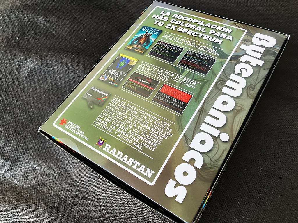 Pulsaunatecla's tweet photo. Edición caja gigante de cartón con Nutca, La isla de Ruth, 16Gb de material con todos los concursos de Bytemaniacos, extras, poster, hub USB Zx Spectrum... 🤯 al precio de 39,95 €

https://t.co/ZVTIkM9pUb https://t.co/78tvkAmdPJ