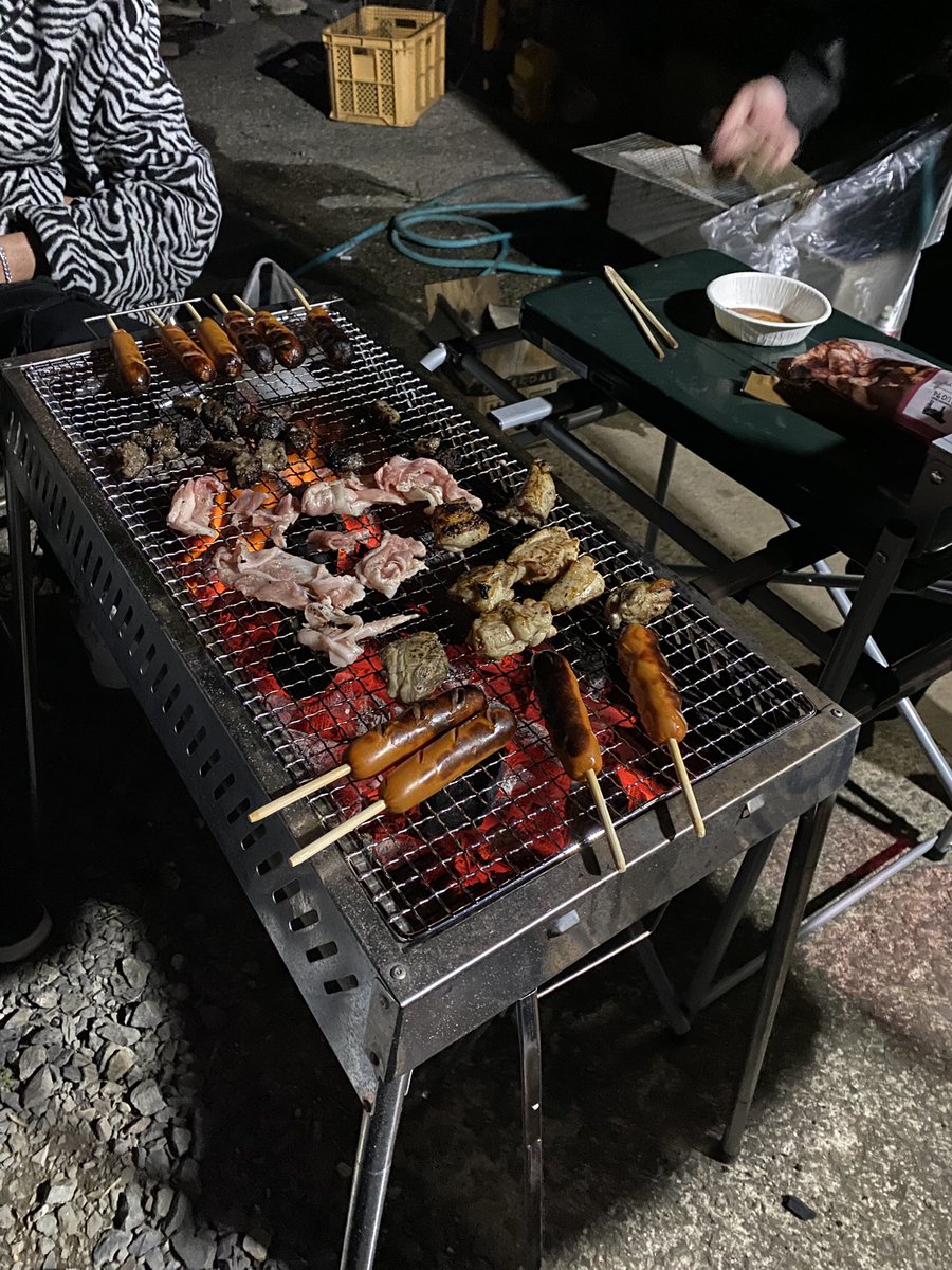 slide_magic's tweet photo. 久々のミーティングに😁

若い子に破壊用のエアロを渡しがてらに
BBQ♫ https://t.co/Unm3hh3nyy