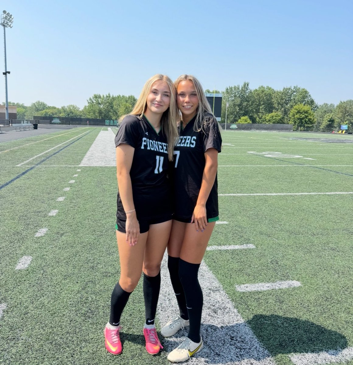 So excited to be named as a captain for the upcoming 2025 season with Hill-Murray! So grateful for this opportunity to lead my team as a player and role model. Congrats to my teammate Addy Raney who will also be a captain! #bank