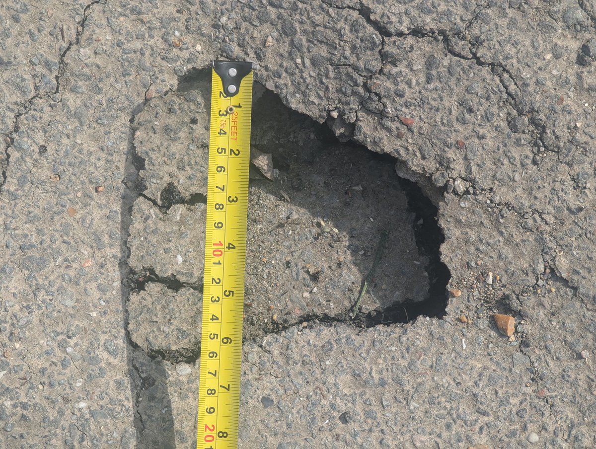 Does <a href="/Essex_CC/">Essex County Council</a> really think that this hole in a pavement near elderly people's homes isn't worth fixing? Seriously, if someone accidentally steps in this or puts a walking stick in there, they could really hurt themselves. <a href="/BBCEssex/">BBC Essex</a>