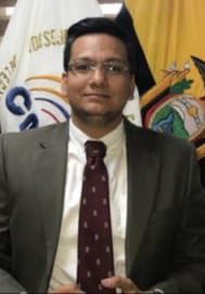 Hacer fraude para entregar el país al totalitarismo más salvaje, es ser traidor a la patria                             Este es Fernando Franco Cucalón, el de las actas falsas. Si alguien sabe dónde ubicarlo, repórtelo al 911