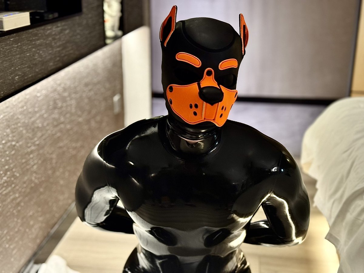 等待被调教
#rubber #latex #muscle