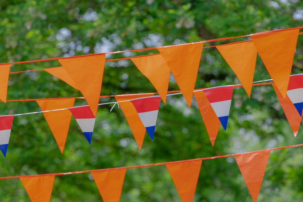 Zaterdag 26 april vieren we Koningsdag! Er is deze Koningsdag veel te beleven in Zeist, Den Dolder en Austerlitz 👑 🎉 Ga voor info over het programma en de wegafsluitingen naar zeist.nl/sport-en-recre… 🧡 We maken er samen een feestelijke dag van!

#Koningsdag2025 #Koningsdag