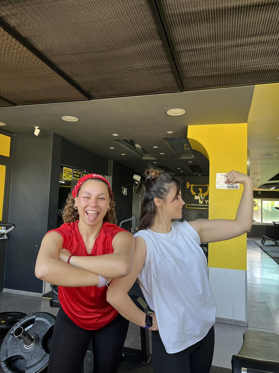 Azcık kalçam şekillensin bırakırım dedikten sonra,benim 32 cm kolların ortama girişi <a href="/__miraclees/">Miraç</a>