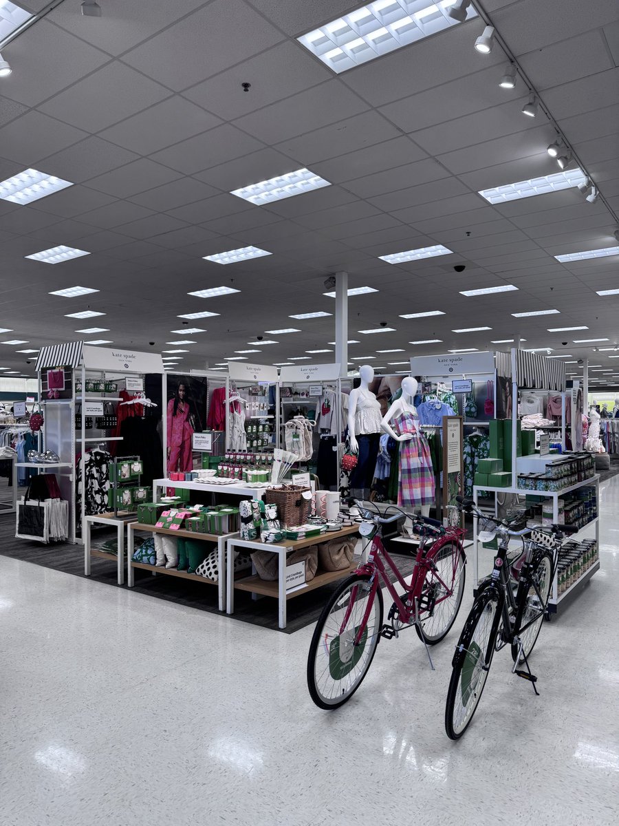 LindsayTarget's tweet image. Kate Spade ♠️ with #Target 🎯 Collab! What a fun way to spend a Saturday. This collection was whimsical and full of classic Kate Spade fun! 🤩 Loved watching the guest adding this line to their baskets! Thank you so much to the style team for all you help on this launch!🚀