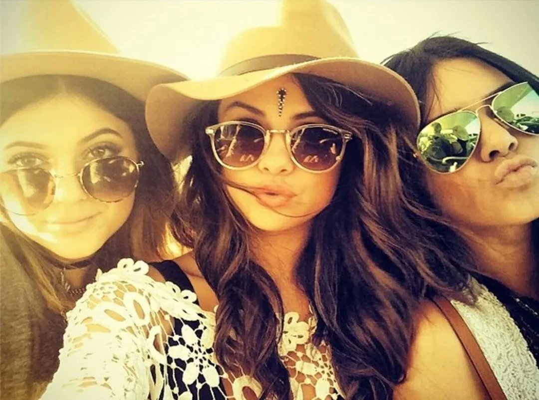 Globigram's tweet photo. Selena Gomez attending the festival with the Jenners before Hailey entered the picture. (2014) https://t.co/6YqBnGjCir