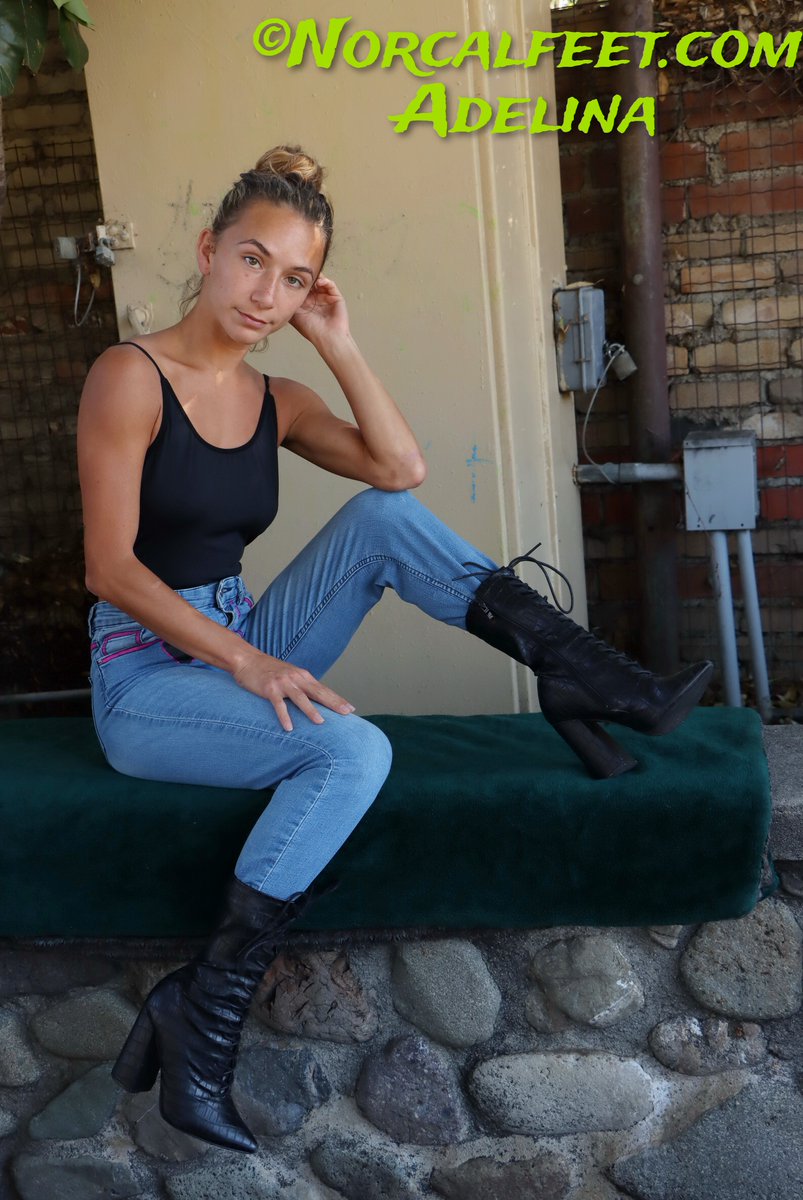 Norcalfeetdotco's tweet image. Next Week a new set from Beach Hippie girl Adelina (previous model) looking good even without makeup and tan skin will be debuting on Norcalfeet.com. Enjoy.