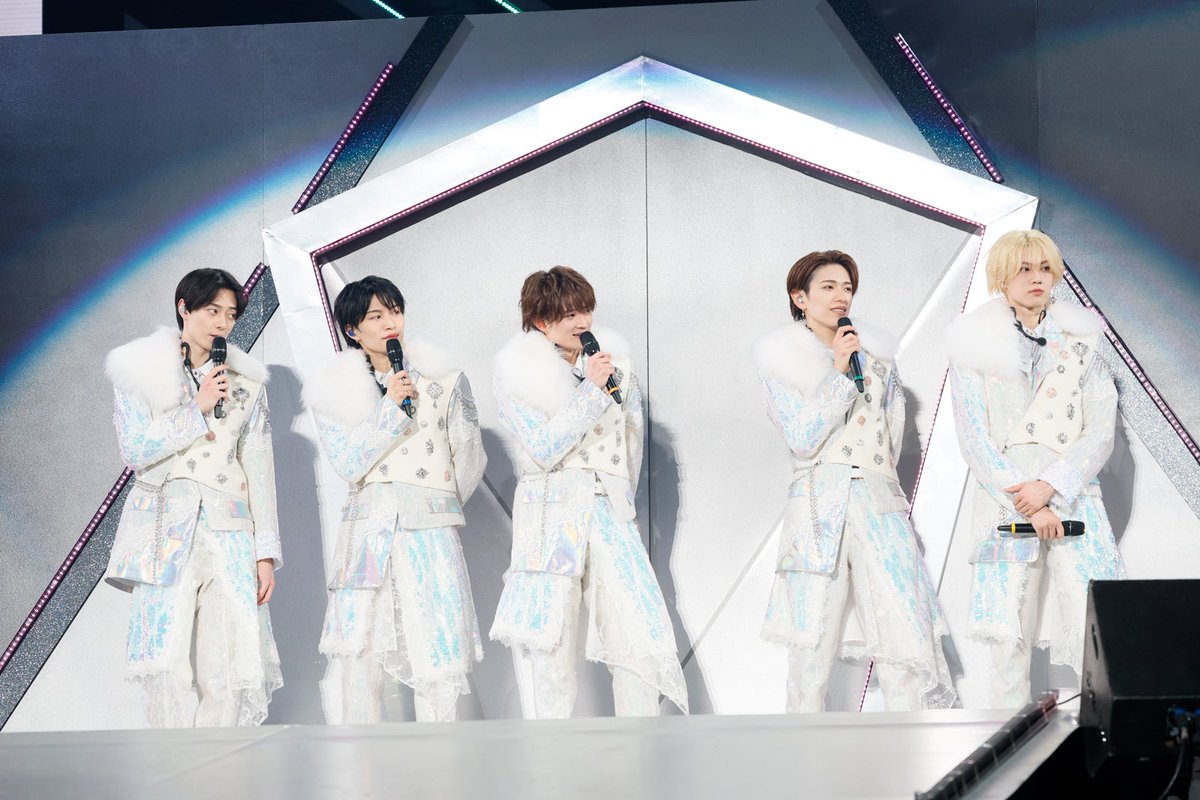 modelpress's tweet photo. 【ACEes Arena Tour 2025 PROLOGUE🎤】

佐藤龍我、グループ再編成後も変わらぬ夢
浮所飛貴は決意表明💭

🔻挨拶全文
https://t.co/Q3YqsbSHef

佐藤「美 少年のことをすぐに忘れようとか、なかったことにはしないでほしい」

浮所「どんなチームにも負けないグループに俺たちなります！」

#ACEes https://t.co/MaY2hWRRtY