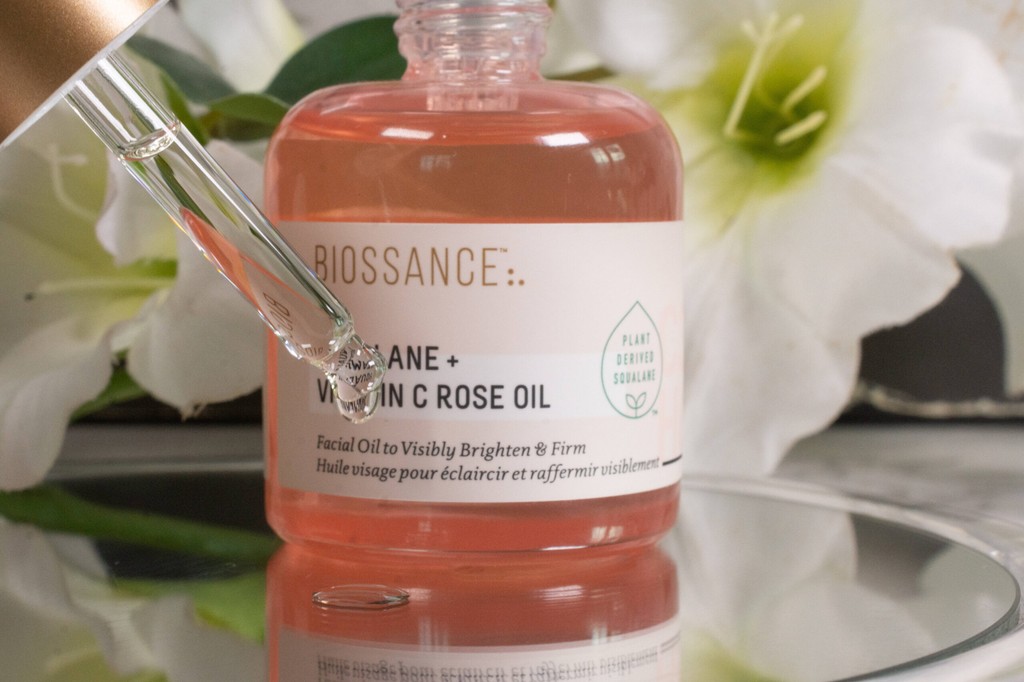 VentureMom's tweet image. Looking for a serum that actually delivers? This is my go-to from Biossance—it leaves my skin feeling hydrated, nourished, and smooth all day. Clean beauty that works. Try it for yourself and see the glow.
Shop: amazon.com/dp/B07658LDTL?… #CleanBeauty #SkincareFavorite #Biossance