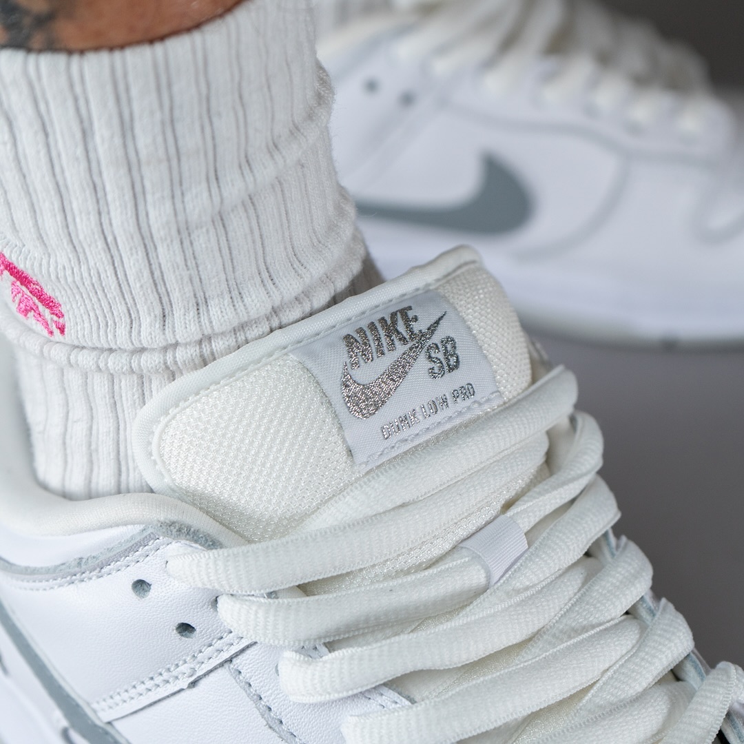 houseofheat's tweet photo. On-Foot Look // Supreme x Nike SB Dunk Low "White" 😮‍💨

SEE MORE: https://t.co/w0b3GLQHiR https://t.co/T83sTv4txk
