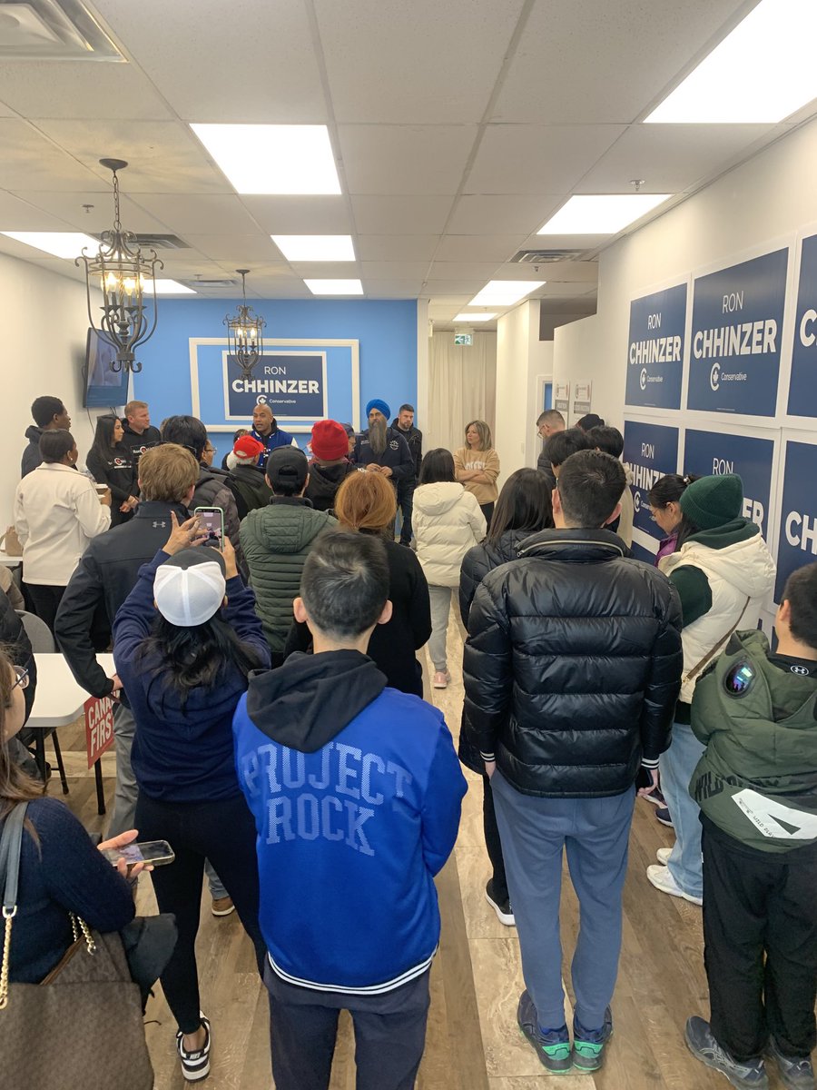 ⁦<a href="/RealRonChhinzer/">Ron Chhinzer</a>⁩ this morning. #Oakville. Let’s Gooooooooooo! 🇨🇦