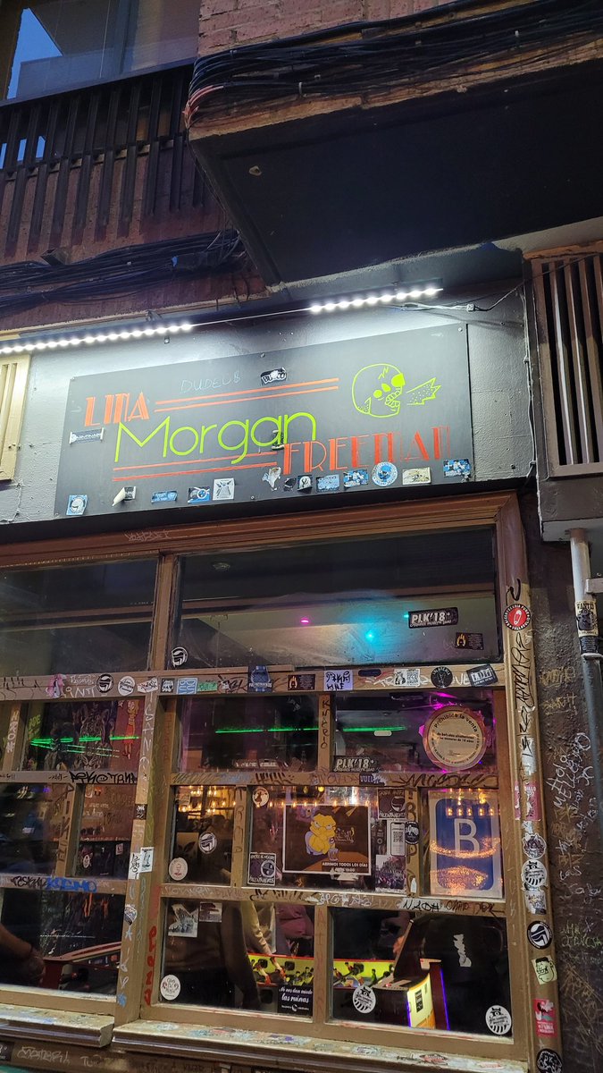 _bitxen's tweet photo. Cadena perpetua en el Hostal Royal Manzanares de Palencia @MastersOfNaming https://t.co/tLLjxg1nwf