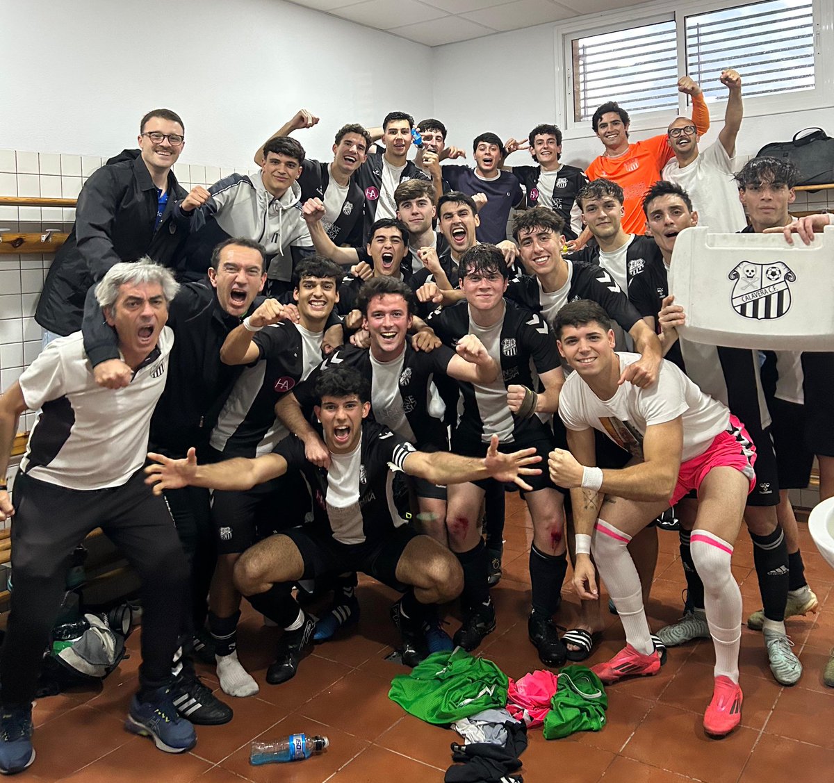 #CalaveraCF

✅ ¡SI, SI, SI, SIIIIIIIIII! 

🔝 Remontada a domicilio (1-2) y tres puntos importantísimos en la visita de los nuestros al <a href="/MuresCF/">Mures C.F</a>, que no perdía desde la primera jornada.

⚽️ Guanche y Gonzalo hicieron los tantos para el conjunto dirigido por <a href="/mistercrack171/">mistercrack17</a>.