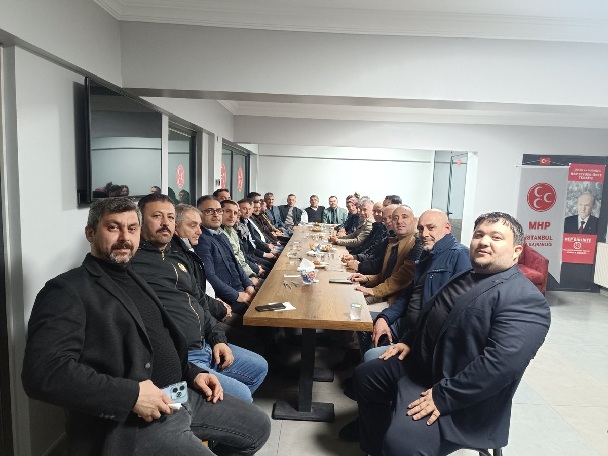 mhparnavutkoy's tweet photo. İlçe Başkanımız Sn. @Temelbedirreis, İlçe Yönetim Kurulu Üyelerimiz ile birlikte Nisan ayı istişare toplantısı gerçekleştirdi.

Bilge Liderimiz, Genel Başkanımız Sn. Devlet Bahçeli Beyefendi’nin emrinde durmadan, yorulmadan çalışmaya devam edeceğiz.

@_MHPistanbul_ 
@YasarKaba17 https://t.co/8YsuizrbhW