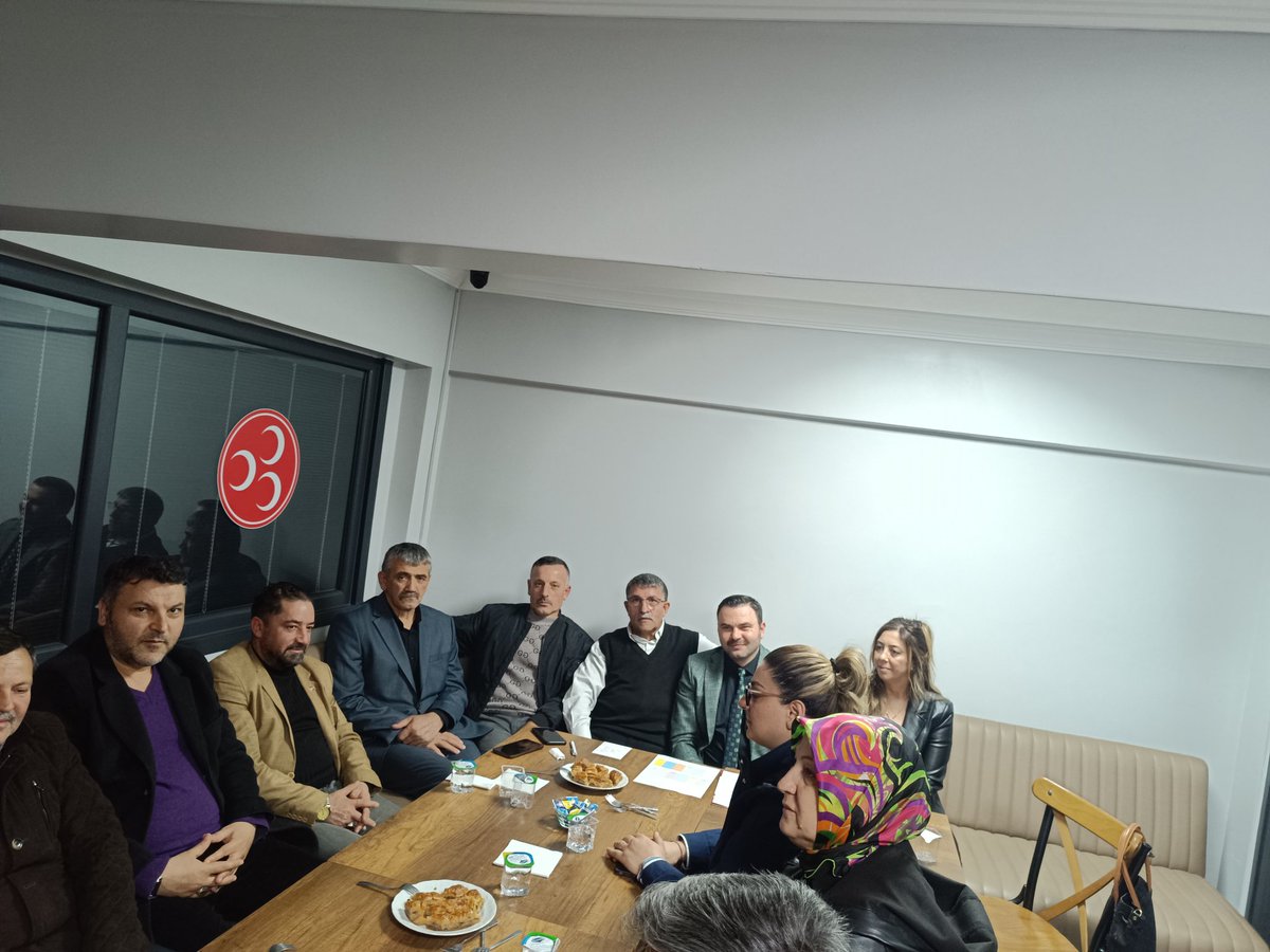 mhparnavutkoy's tweet photo. İlçe Başkanımız Sn. @Temelbedirreis, İlçe Yönetim Kurulu Üyelerimiz ile birlikte Nisan ayı istişare toplantısı gerçekleştirdi.

Bilge Liderimiz, Genel Başkanımız Sn. Devlet Bahçeli Beyefendi’nin emrinde durmadan, yorulmadan çalışmaya devam edeceğiz.

@_MHPistanbul_ 
@YasarKaba17 https://t.co/8YsuizrbhW