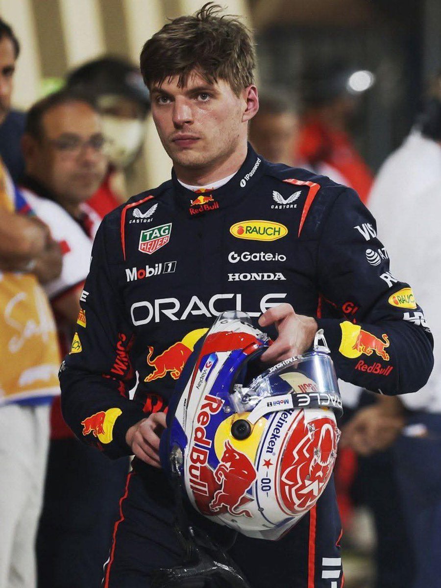 TheGucciStyle's tweet photo. Así todo enojado, sudado y despeinado se ve bien guapo el Max 🫦
#F1 #barheingp https://t.co/75aSoYru95