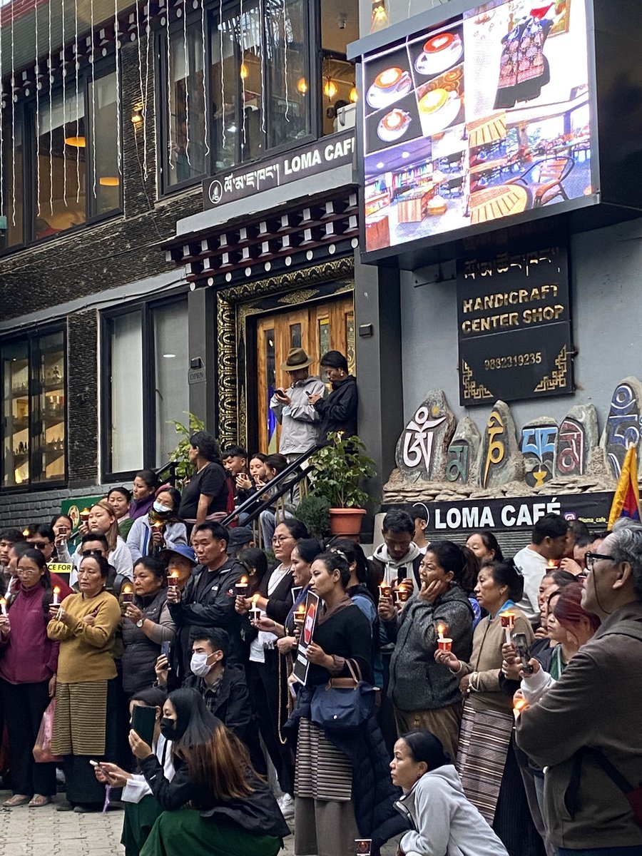 Yesterday, Tibetans in Dharamshala organised a Candle light vigil in rememberance of the Hungkar Rinpoche. 
#Vietnamgovernment facilitate the immediate return of the body of Hungkar Rinpoche to his family at the earliest possible time following the investigation.